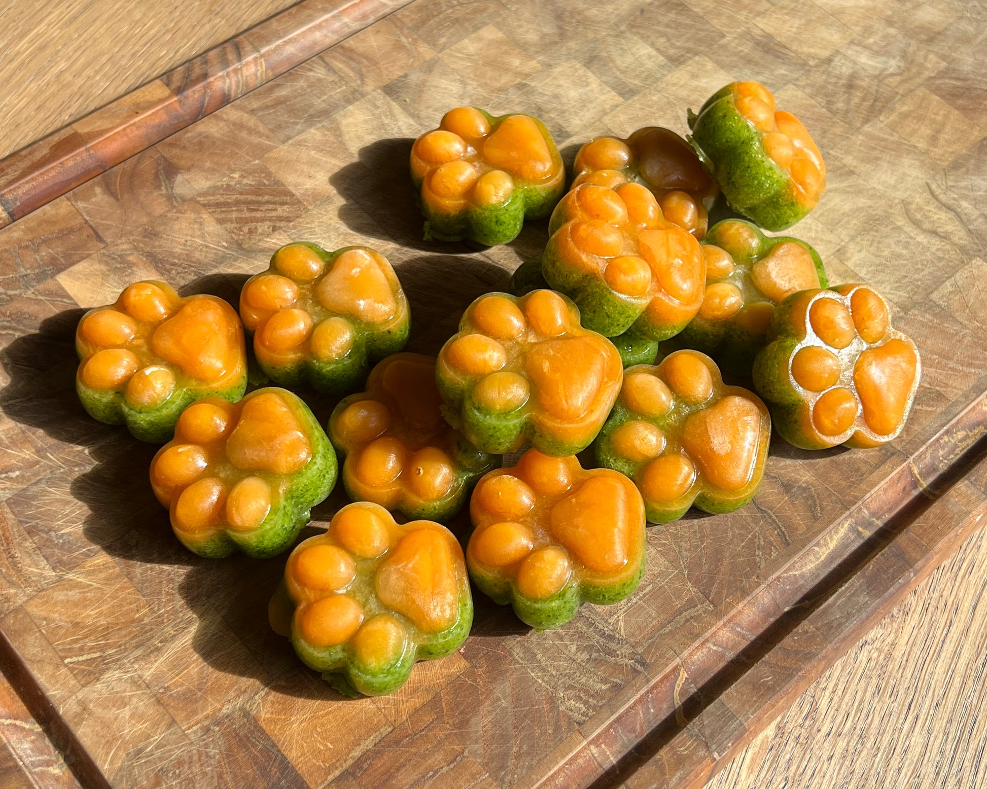 Godbiter laget av gulrot og brokkoli, hvor vi har brukt silikonform POTER